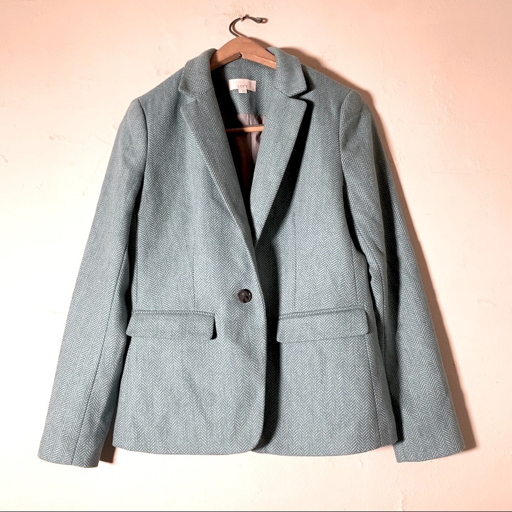 Loft wool mix blue and white herringbone blazer button front pocket sz 4 stylish